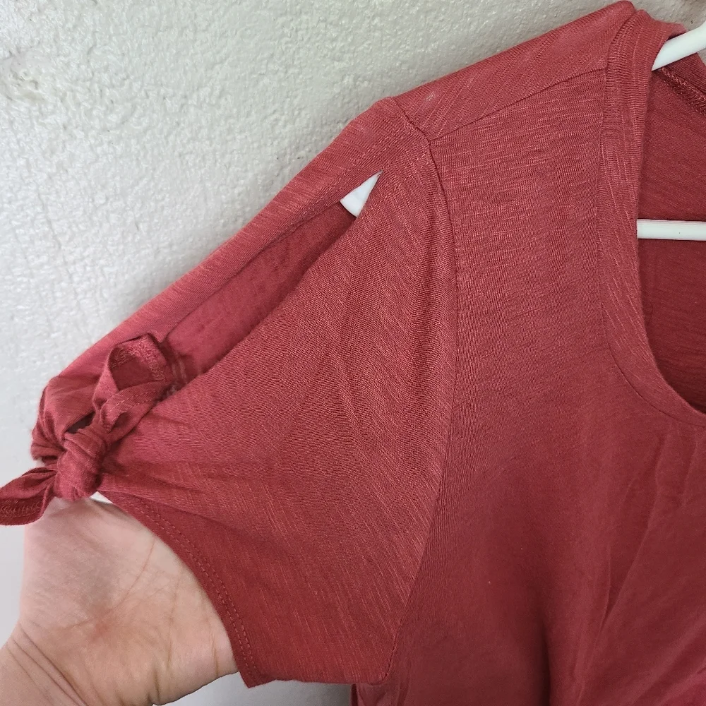 Motherhood Maternity Basic Tops Bundle - Picture 7 of 11